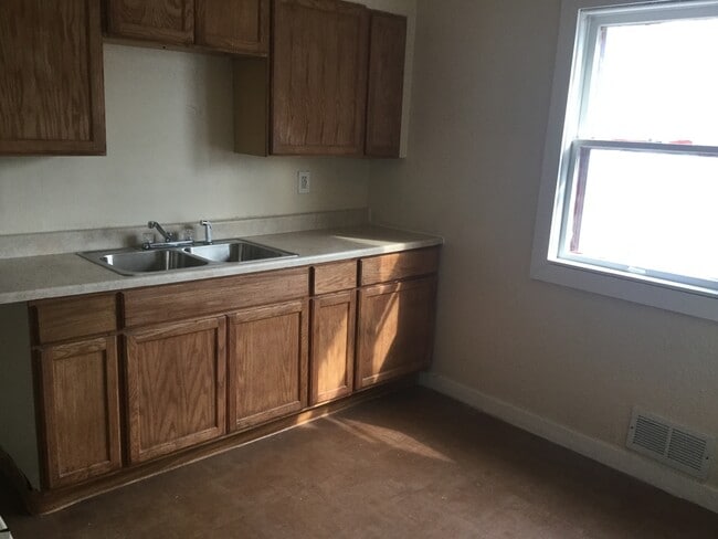 Building Photo - 5848-50 N 64th St Unit 5848-lower