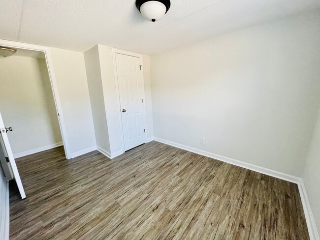 Completely remodeled 4 bedroom, 2 bath man... - Completely remodeled 4 bedroom, 2 bath man... House