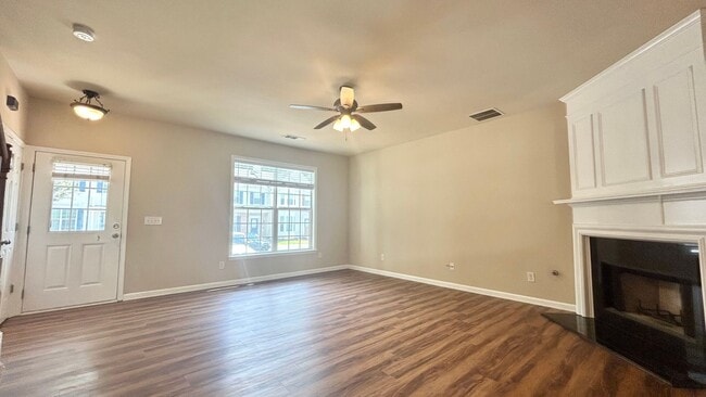 Photo - 933 Prestwyck Ct