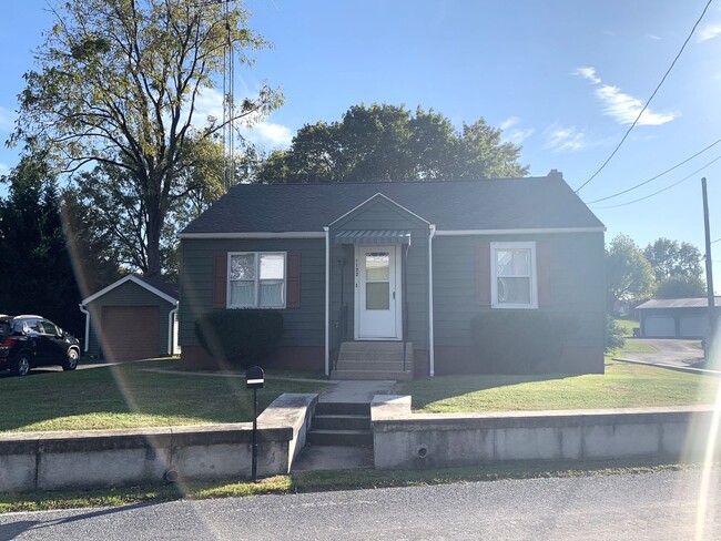 Photo - 1122 Garver Ln