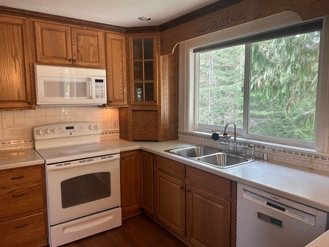 Photo - 4 Bedroom Home Near Whatcom Falls