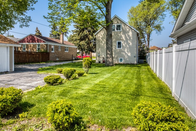 Patio interior - 3717 Highland Ave