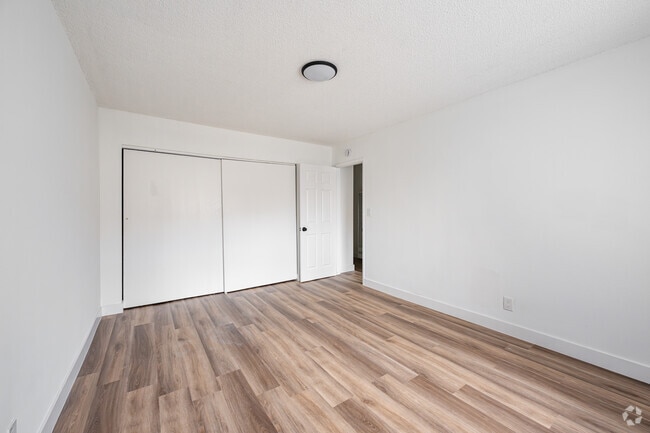 2BR, 1.5BA - 900SF - Primary Bedroom