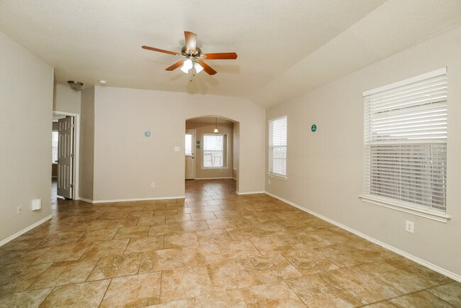 6615 Lucky Fields