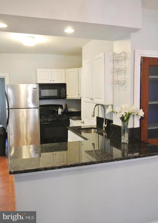 Photo - 2503 Carpenter St