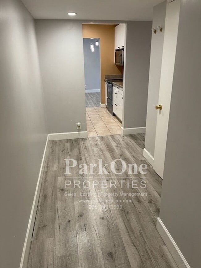 Photo - Spacious Condo Near Downtown Walnut Creek ... Unit 403