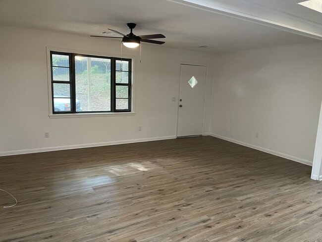 Photo - Cutie and move-in ready