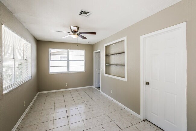 Photo - 2750 SW 2nd Ct