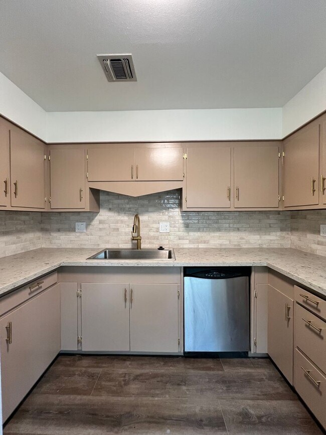 Photo - Riverside Unidad C