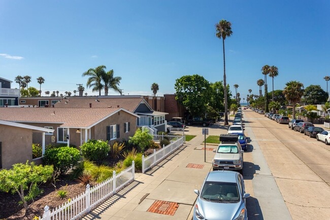 Building Photo - *OPEN HOUSE: 8/17 10-11AM* 1 BR Cottage in... Unit 4915