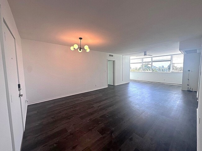 Photo - Large Updated 2BR/2BA Bath Condo - Steps from Fort Lauderdale Beach! Unit 505