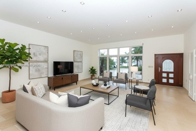 Photo - 827 N Southlake Dr