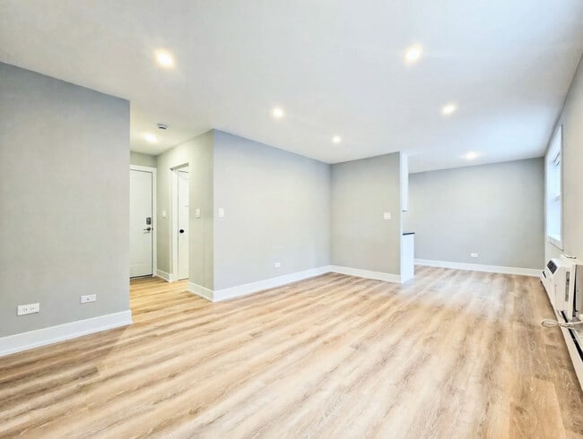 Photo - 520 W Aldine Ave