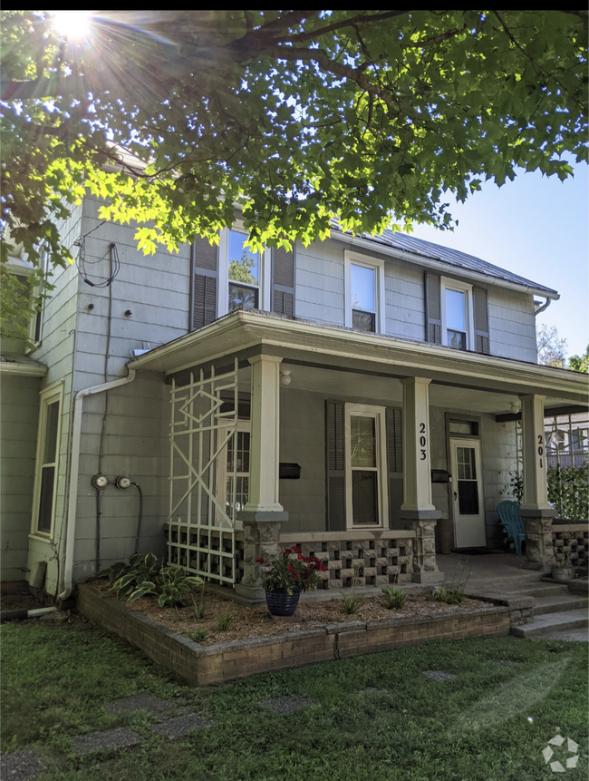 Building Photo - 203 N Walnut St Rental