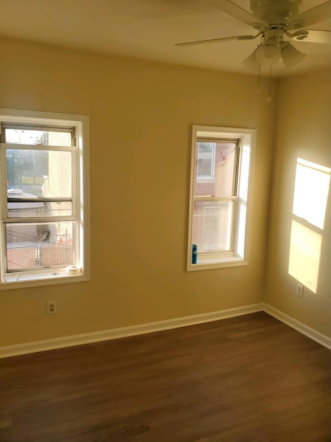 Photo - 2927 Hurley St