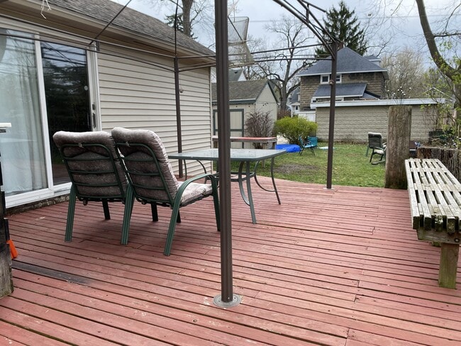 Photo - 272 E 15th St