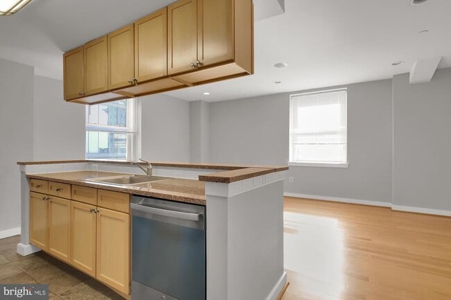 Building Photo - 111 S 15th St Unit 2111 Rental