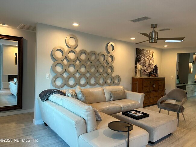 Photo - 937 Espinado Ave