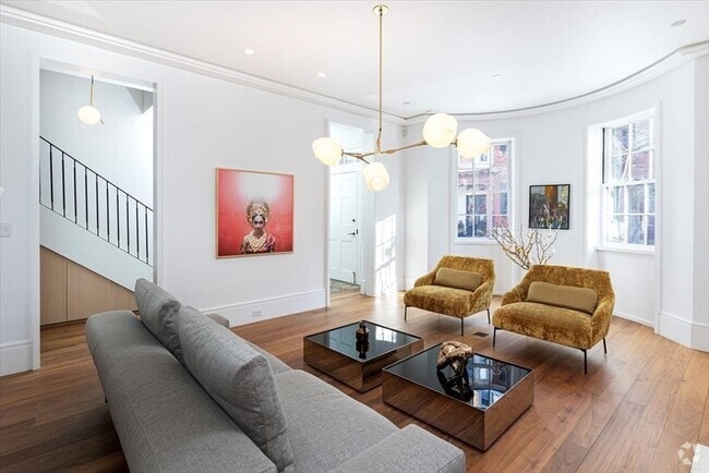 Building Photo - 21 Chestnut St Rental