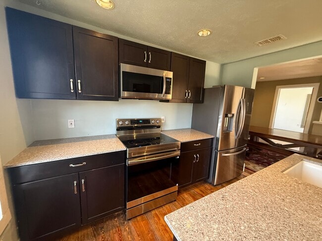 Photo - 1822 W 35th St