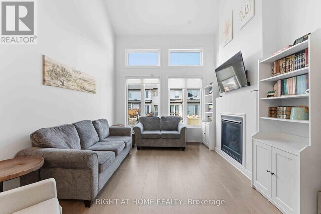 Photo - 695 Capricorn Cir