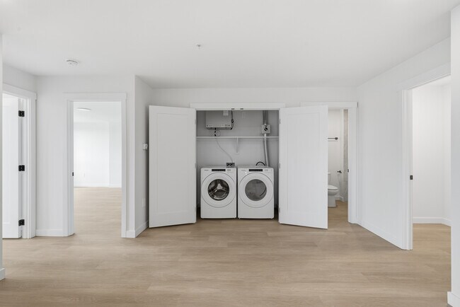 Photo - 2 Bedroom + Den  & 3 Bedroom Apartment Unité 209