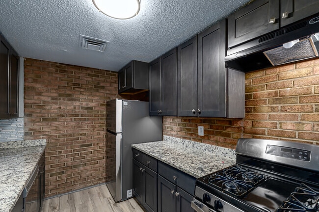 2BR, 2BA - Kitchen