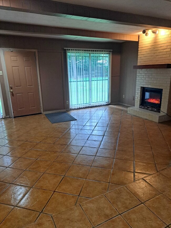 Photo - 1351 Janis Dr