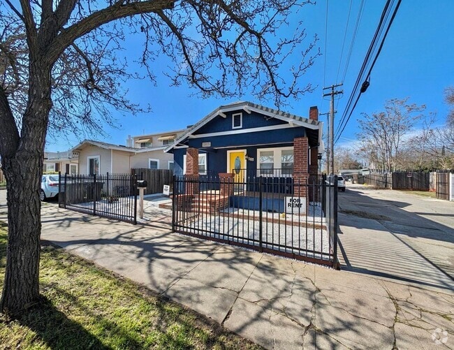 Building Photo - 2416 27th St Rental