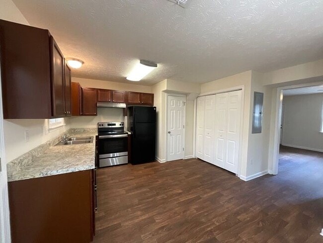 Photo - 2655 Parkside Way SW