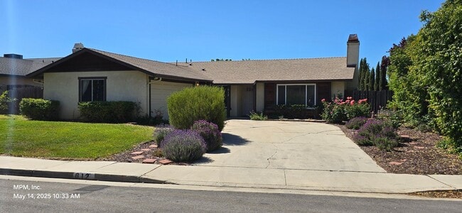 4 Bedroom 2 bath home with 2 car garage, y... - 4 Bedroom 2 bath home with 2 car garage, y...