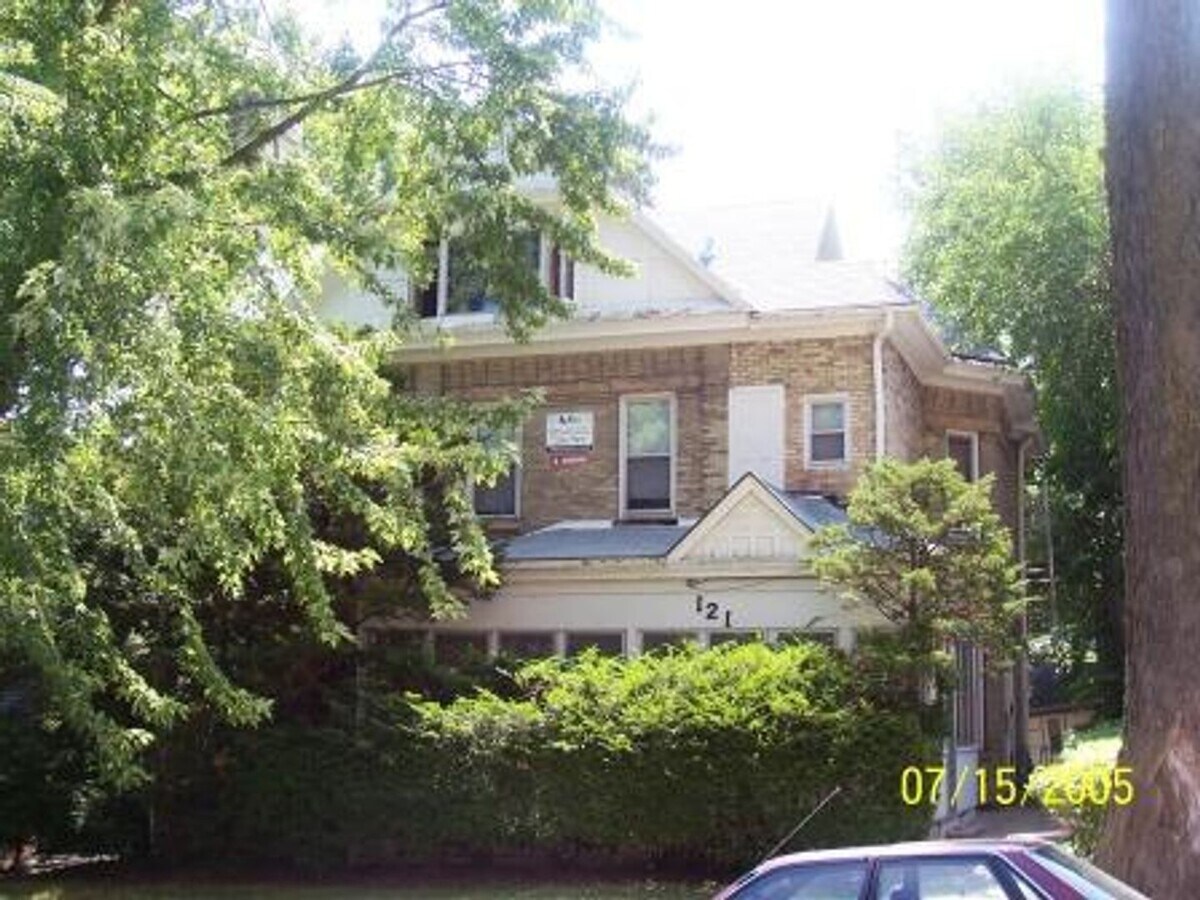 Photo - 121 E Gilman St
