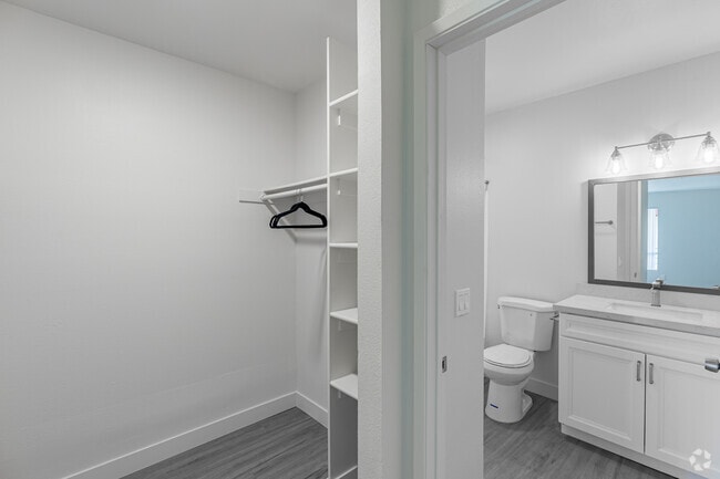 2BR, 2BA - 960SF