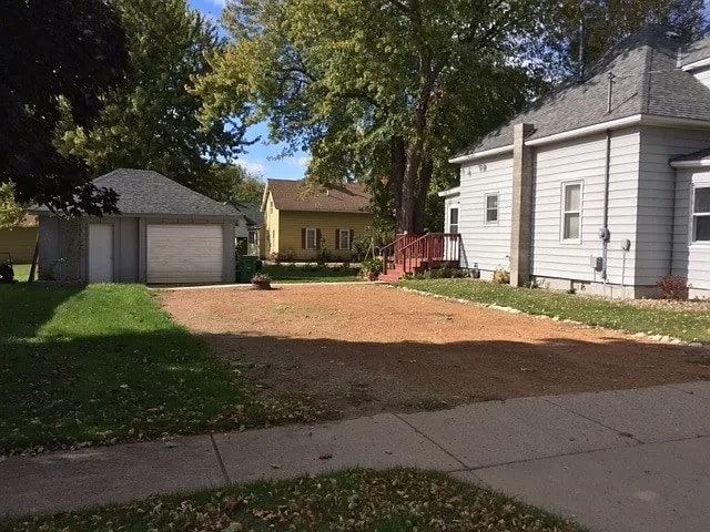 Photo - 310 1st St So