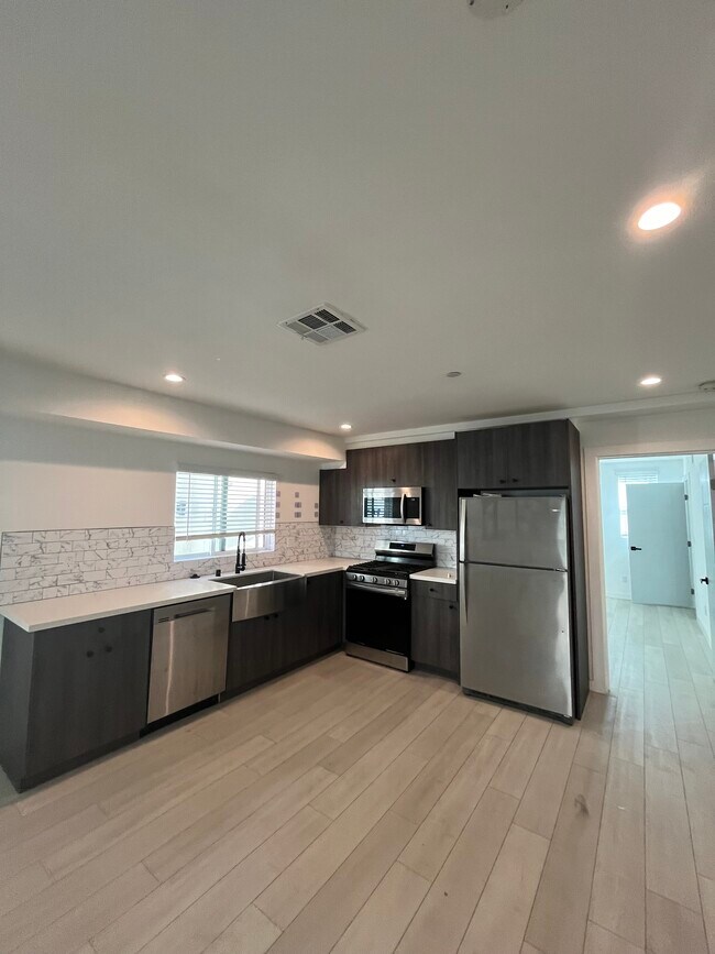 Building Photo - 248 N Dillon St