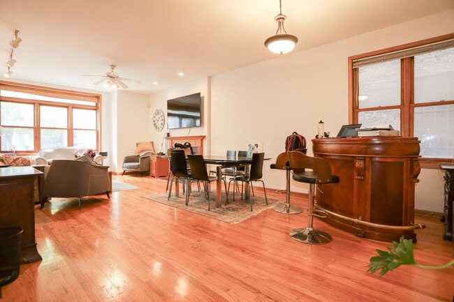 Photo - 1940 W Diversey Pkwy Unit 1W