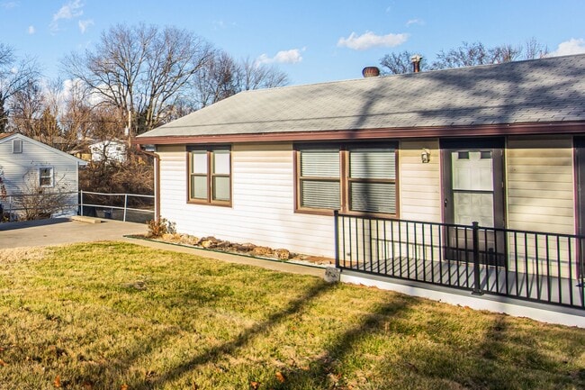 Building Photo - 2242 Zumbehl Rd Unit 2244