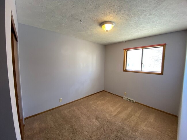 Photo - Beautiful 3 Bedroom Split entry in Gretna
