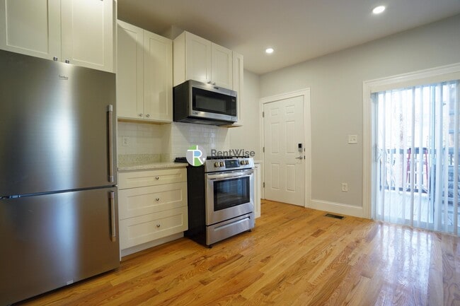 Photo - 374 Oxford St Unit 2