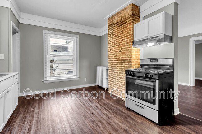 Building Photo - 135 Elmwood Ave Unit 6
