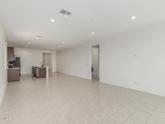 Photo - 637 S Lamar Pl