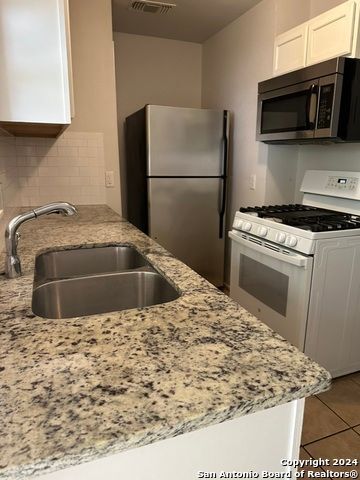 Photo - 1221 thorain