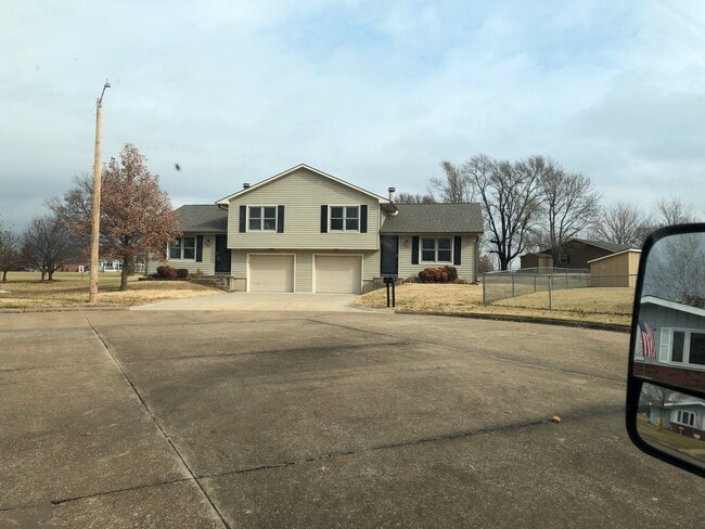 Building Photo - 202 S Westview Ter Rental