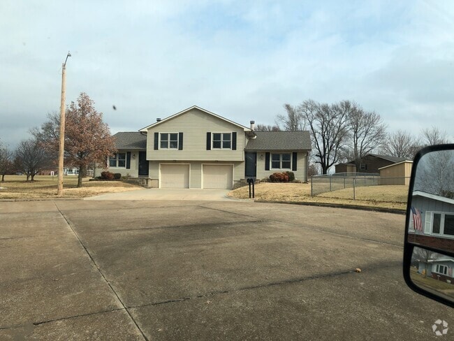 Building Photo - 202 S Westview Ter Rental