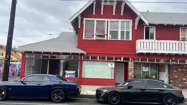 Photo - 1911 W 48th St