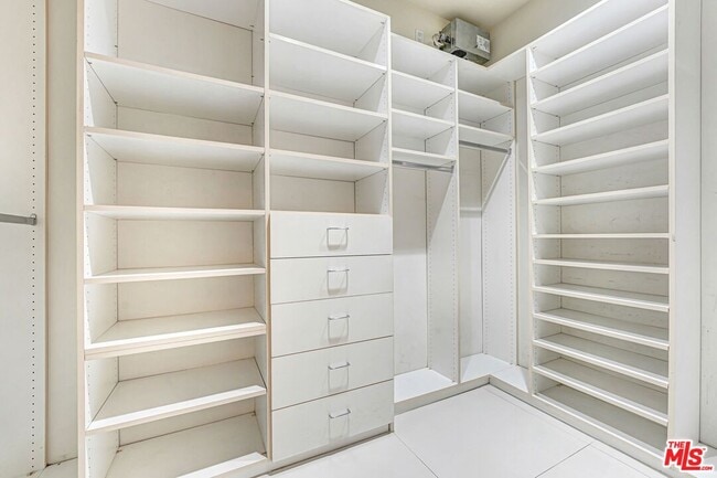 Photo - 11921 Dorothy St Unidad 102