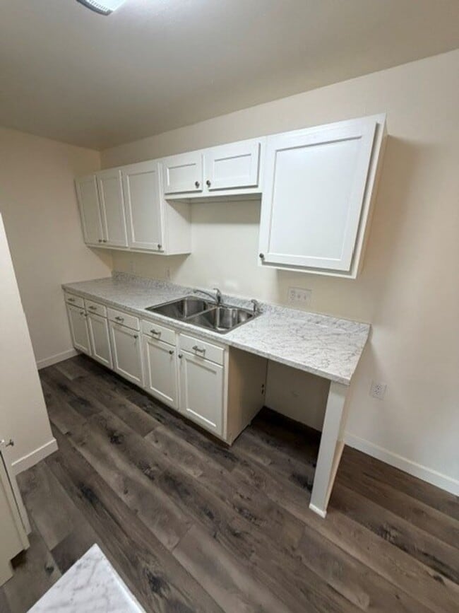 Photo - 2 bed/1 bath apartment in Golden Unit J-3