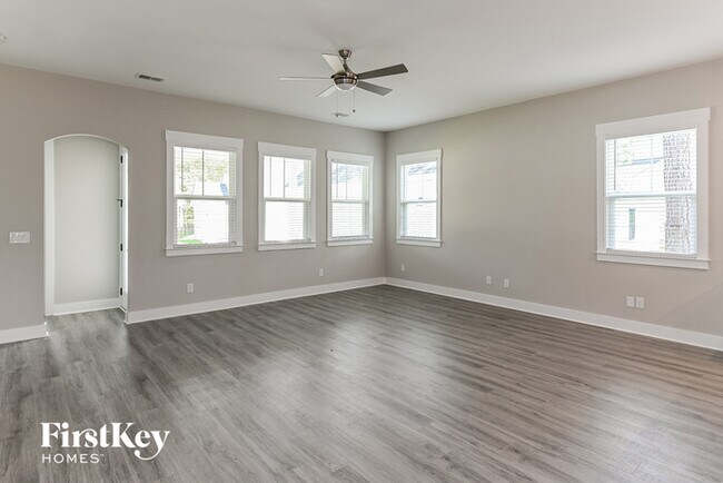 Photo - 122 Pecan Dr