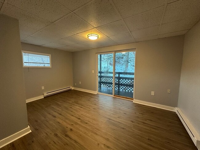 Beautifully Renovated Multilevel 2-Bedroom... - Beautifully Renovated Multilevel 2-Bedroom... Apartment Unit 1