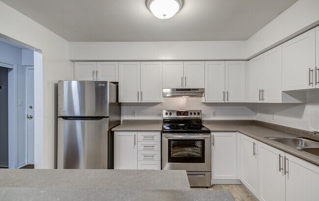 Building Photo - 320 Emms Dr